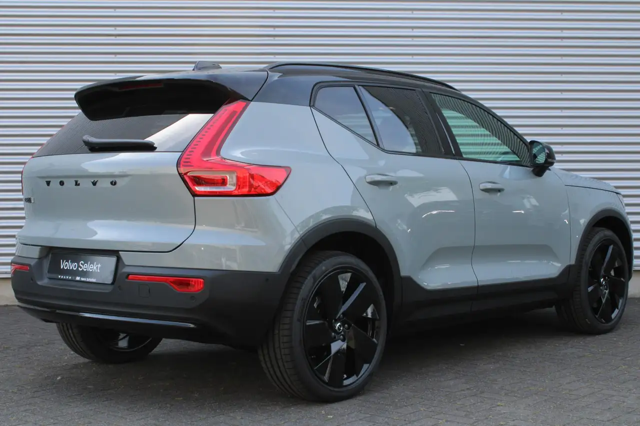 Volvo EX40 2026