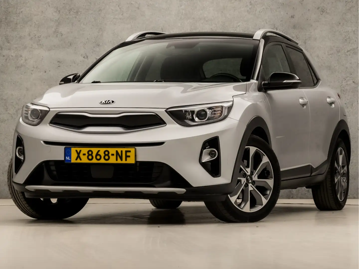Kia Stonic 1.0 T-GDi Platinum Edition Automaat 120Pk (APPLE C Grijs - 1