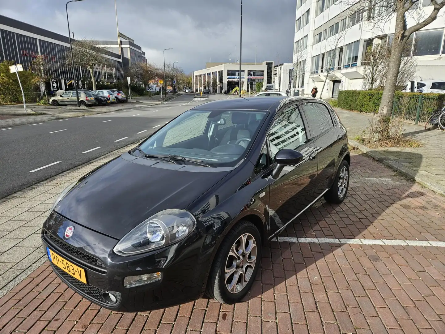 Fiat Punto Evo 0.9 TwinAir Schwarz - 1