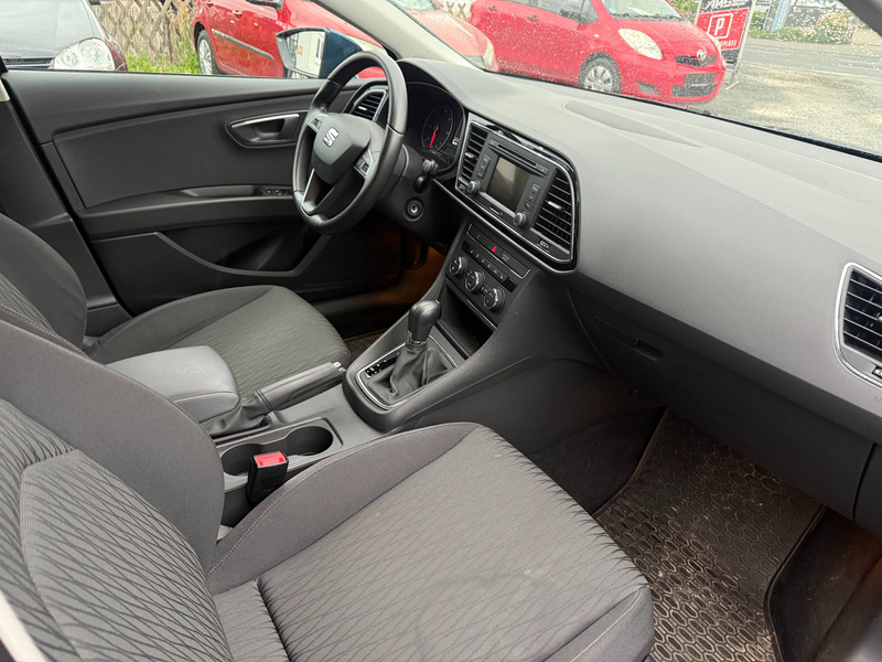 SEAT Leon 1.6 TDI *Style* DSG* AHK* SHZ* S-Heft — photo 6