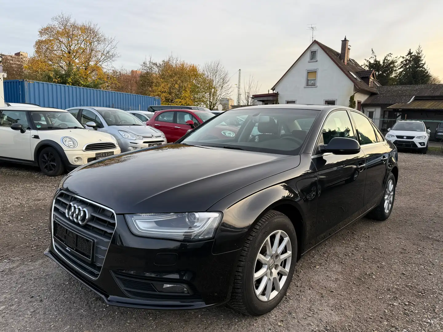 Audi A4 Attraction quattro Schwarz - 1