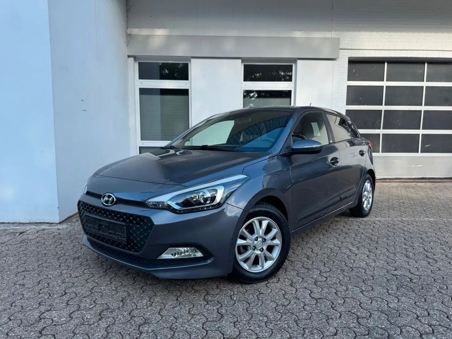 Hyundai i20 1.2 Passion 1.Hand Klima Sitzhzg. AHK TOP Grau - 1