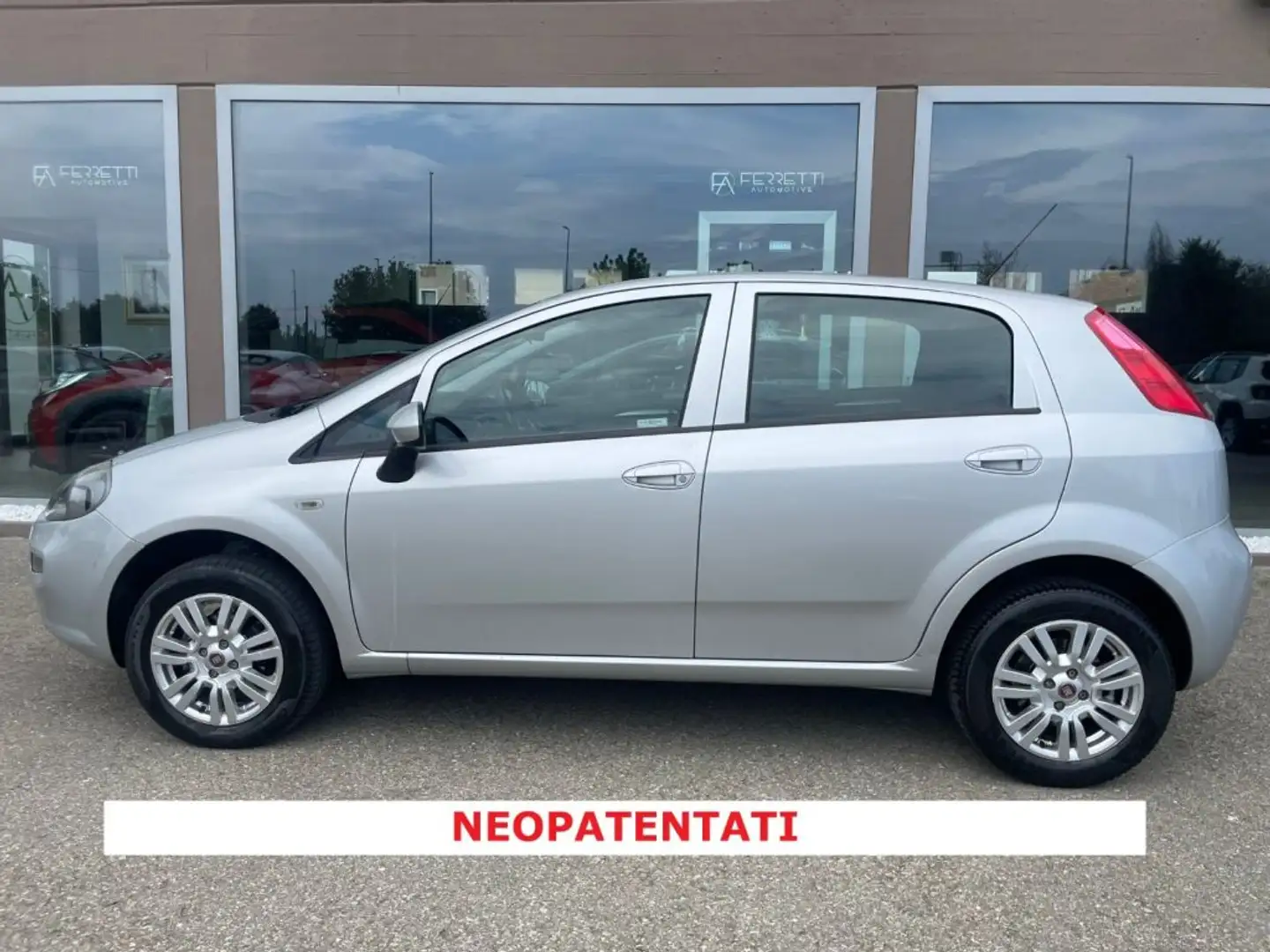 Fiat Punto 1.4 8V 5 porte Natural Power Lounge Gris - 1