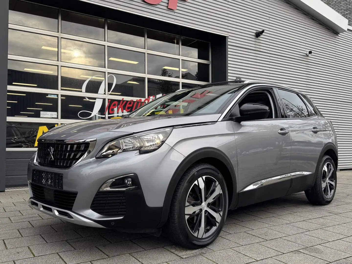 Peugeot 3008 1.2 PureTech Allure - Panorama dak I Navigatie I L Grijs - 1