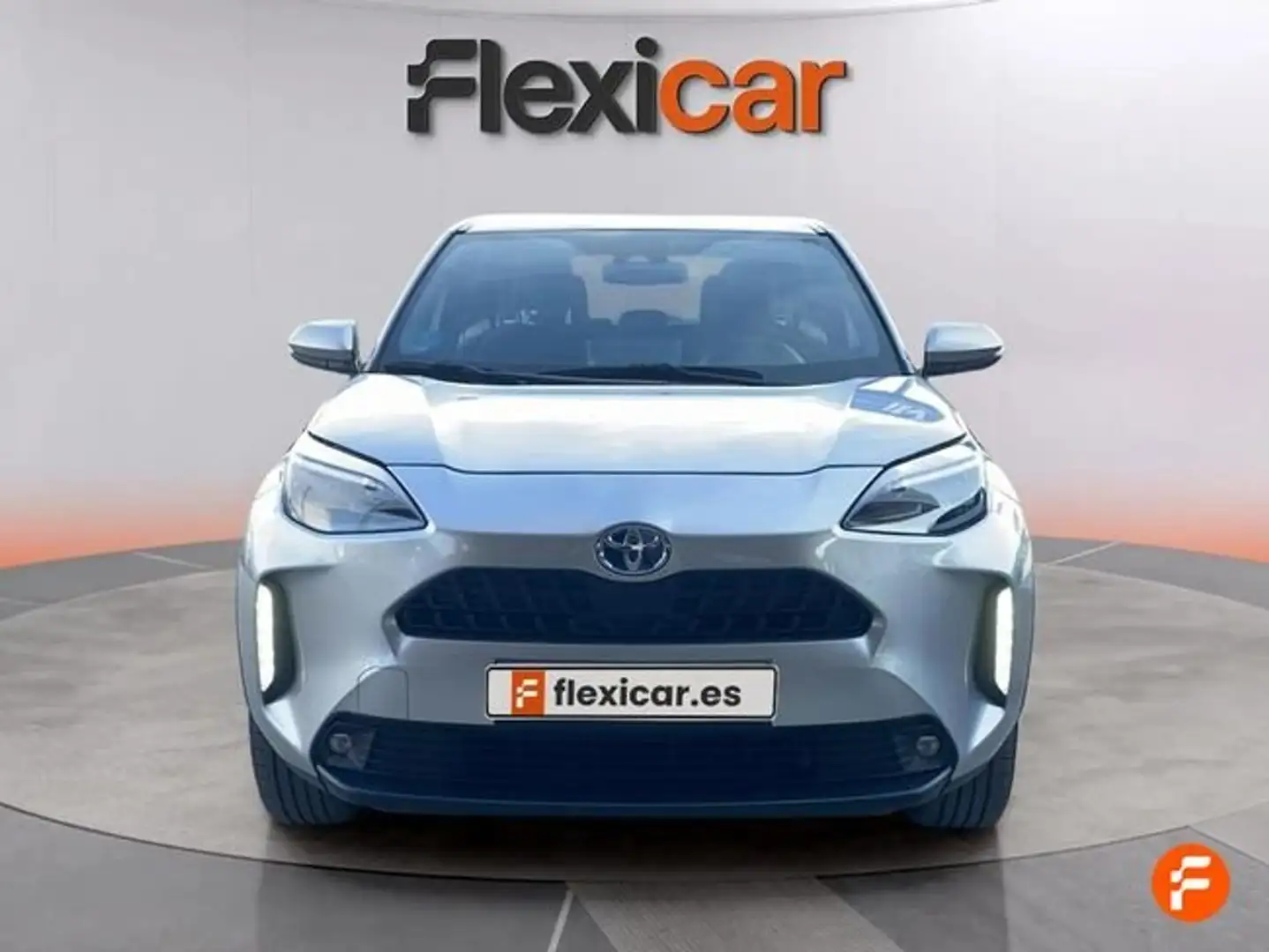 Toyota Yaris Cross 120H Active Tech Gris - 2