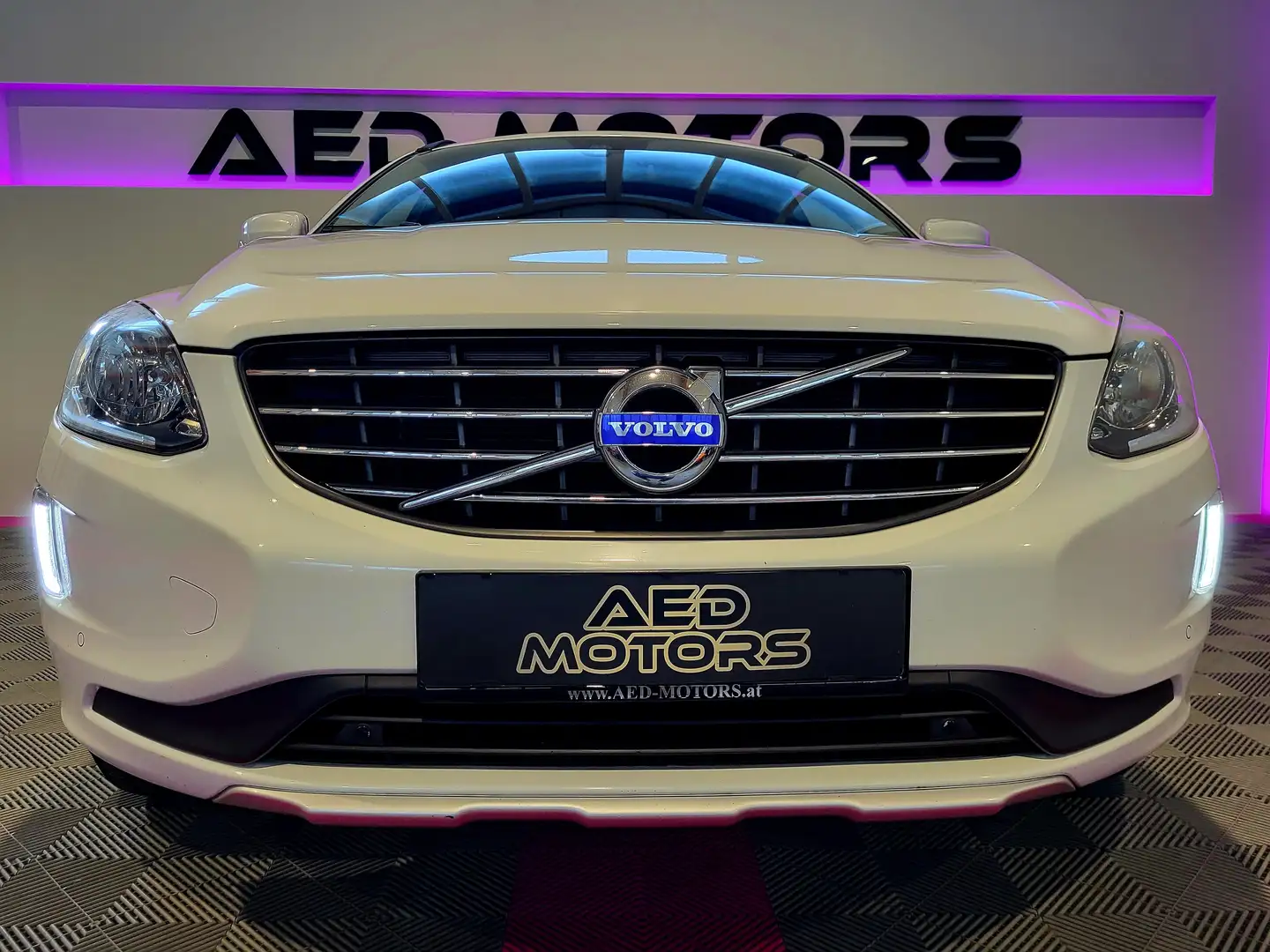 Volvo XC60 Kinetic 2WD Weiß - 2