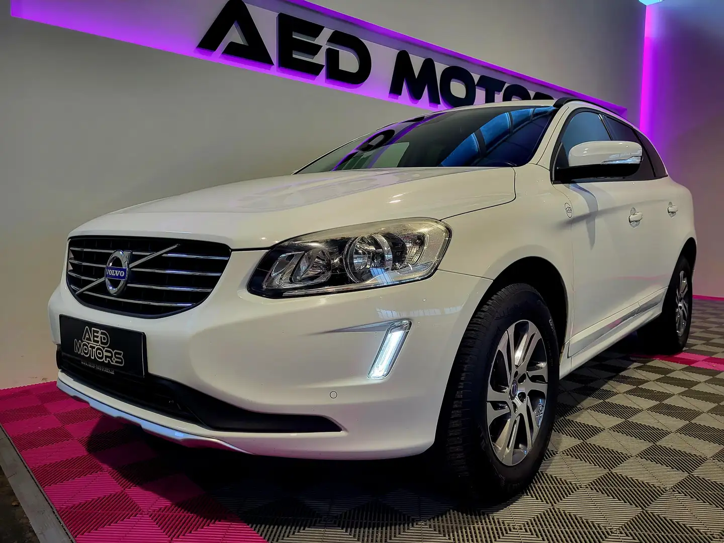 Volvo XC60 Kinetic 2WD Weiß - 1