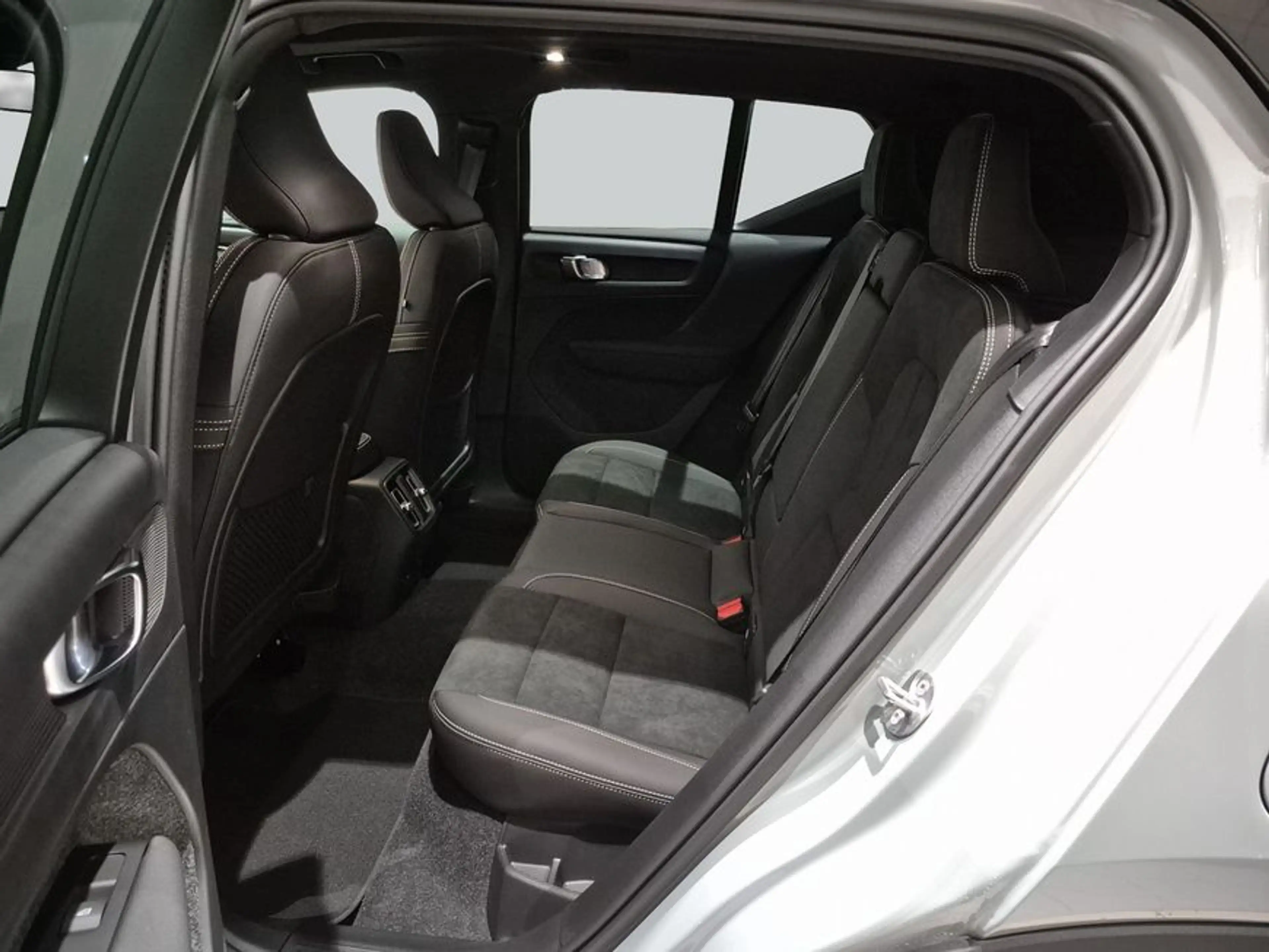 Volvo EX40 Fully Electric Single M. Extended Range RWD U — photo 11