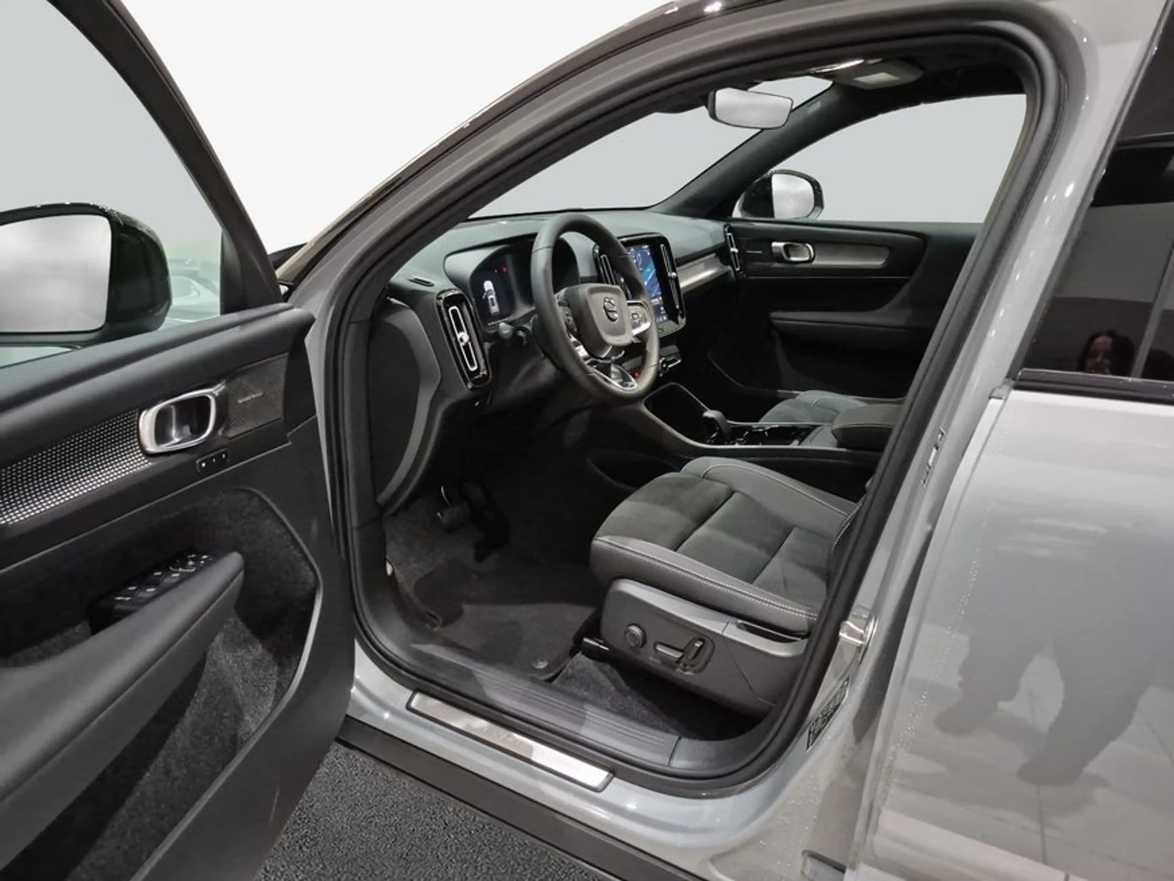 Volvo EX40 Fully Electric Single M. Extended Range RWD U — photo 10