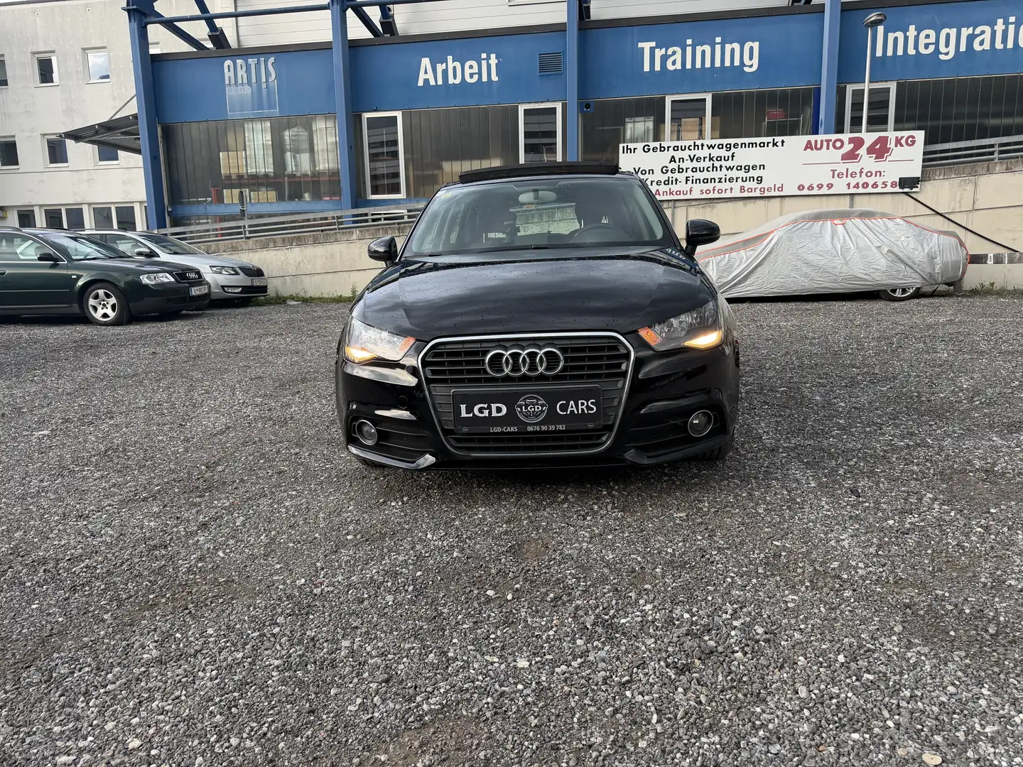 Audi A1 attraction Schwarz - 2