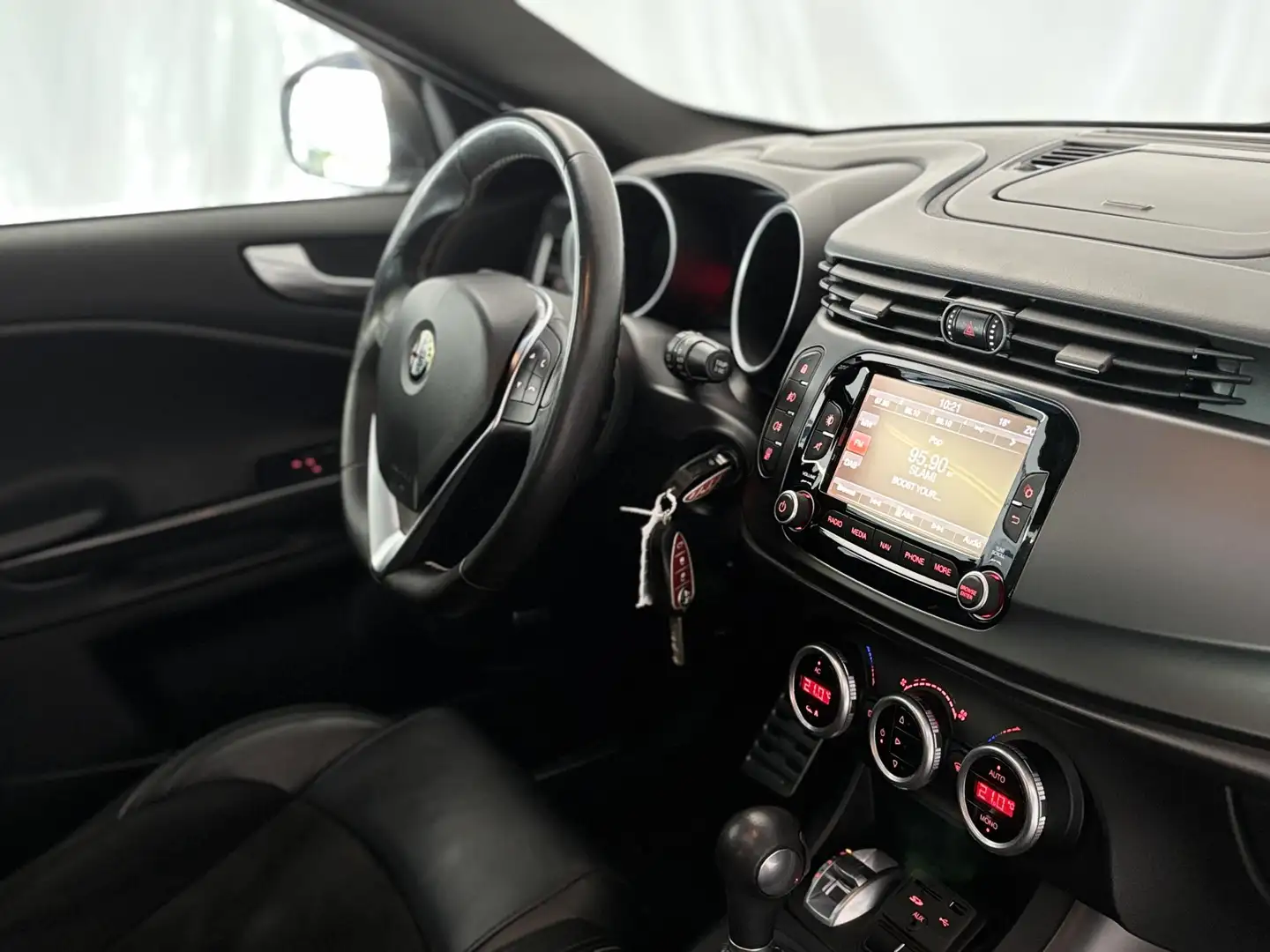 Alfa Romeo Giulietta 1.4 T Exclusive I Automaat I Schuif-Kanteldak I Na Negro - 2