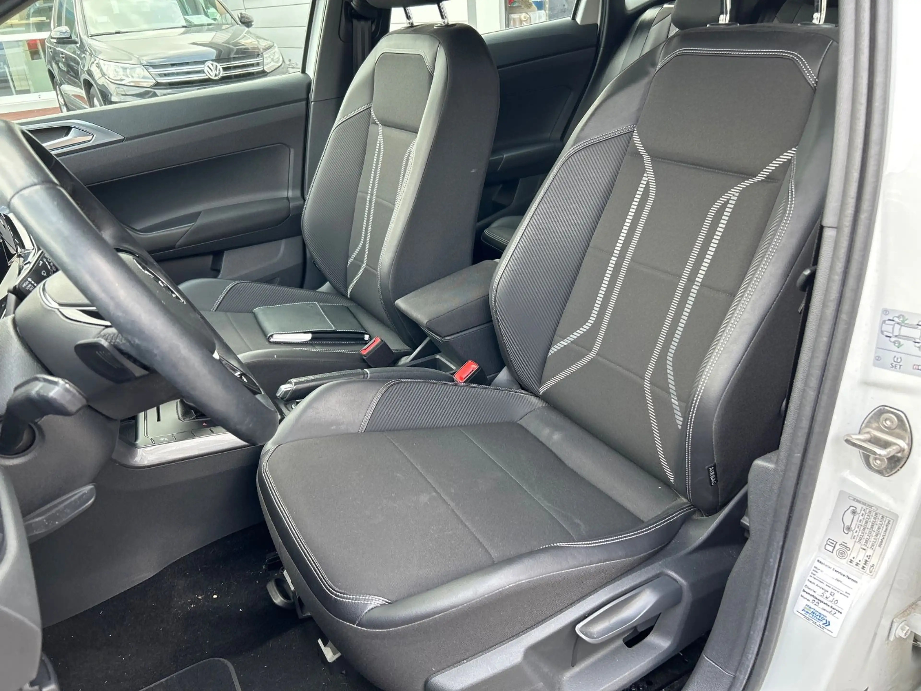 Volkswagen Polo VI Comfortline DSG — photo 2