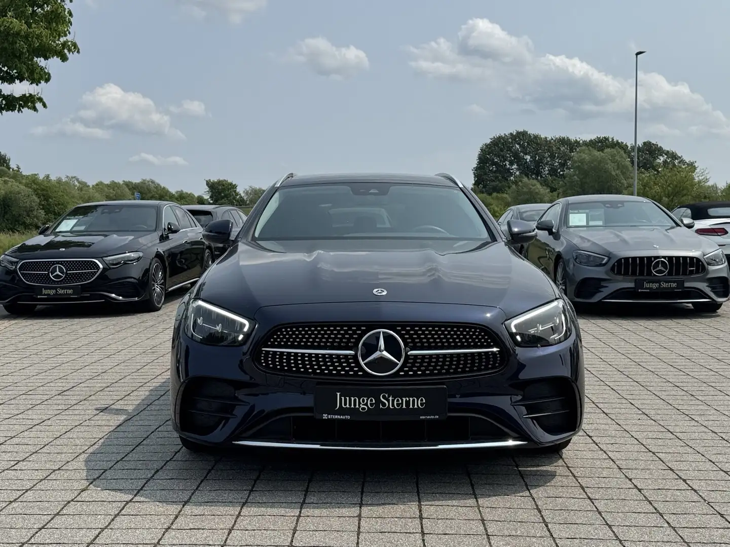 Mercedes-Benz E 200 E 200 T AMG Pano Burmester Ambiente RüCam DAB LED Blau - 2