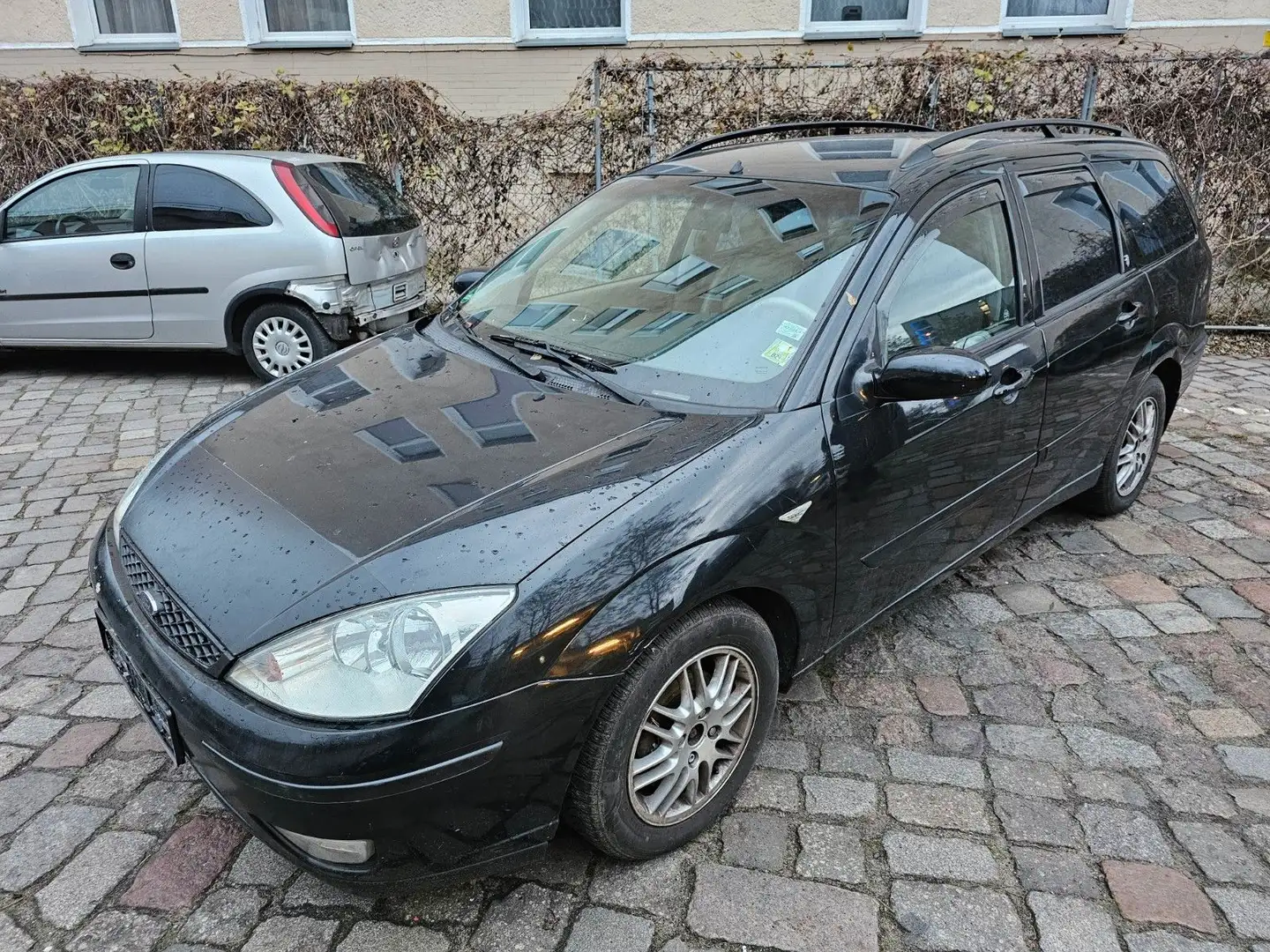 Ford Focus Turnier Ghia Noir - 1