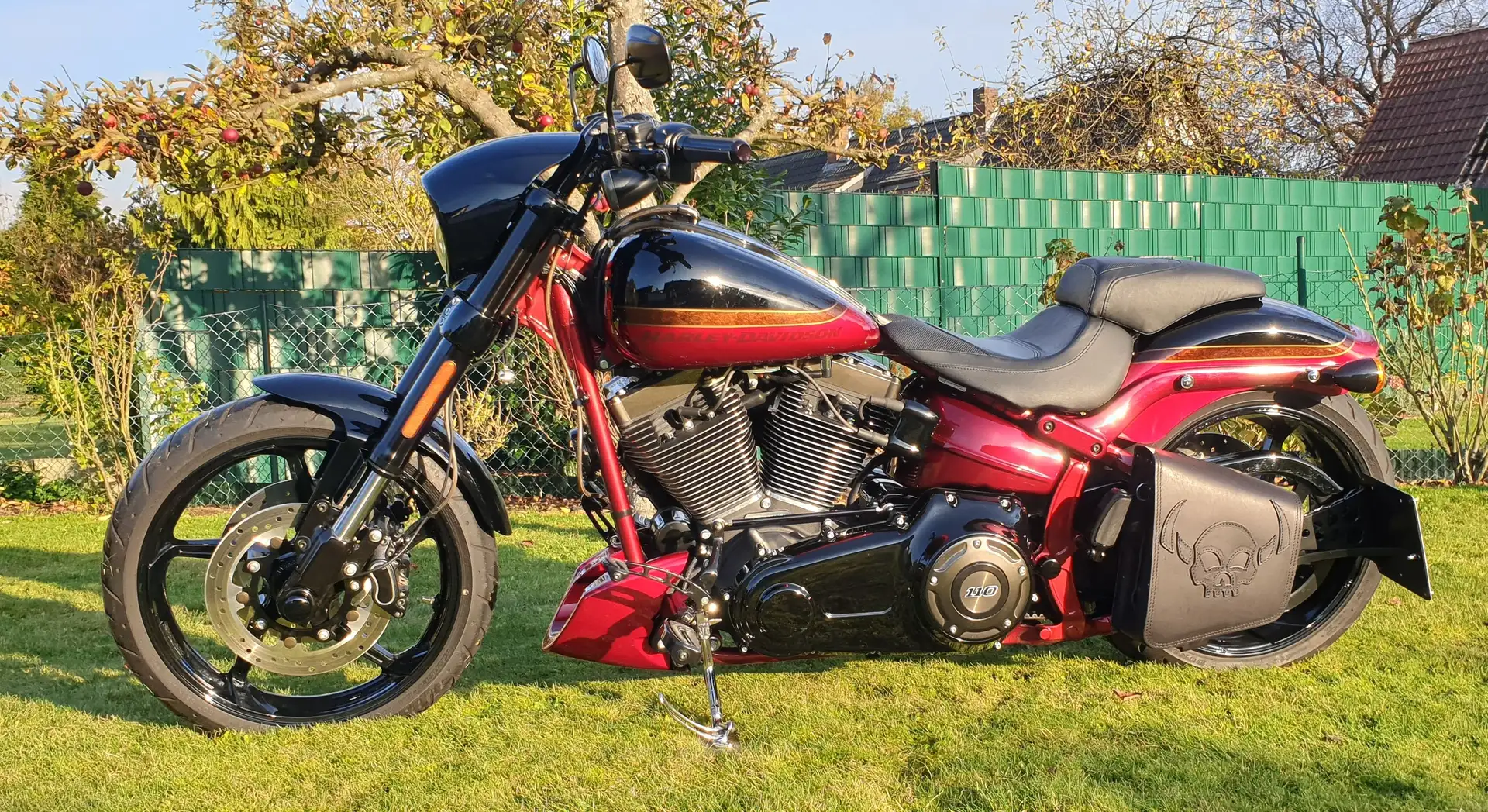 Harley-Davidson CVO Pro Street Breakout FXSE EZ.2016 7Tkm 1A Penzel Černá - 1