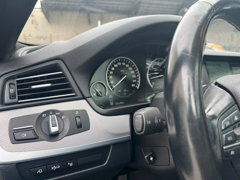 BMW 550 d xDrive Touring — photo 13