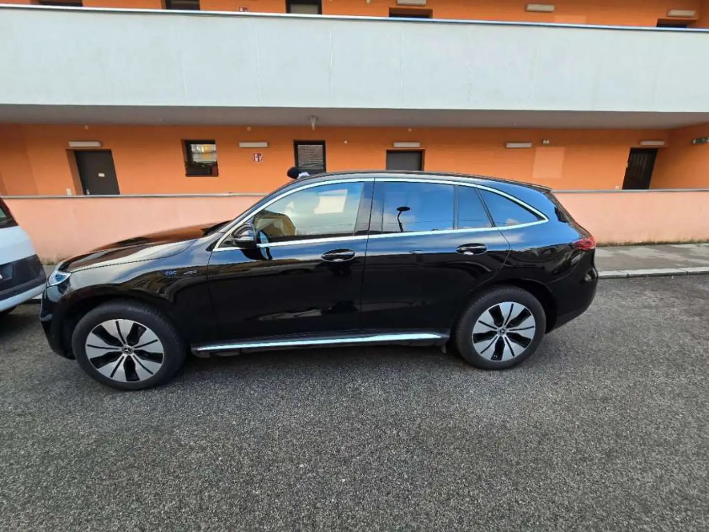 Mercedes-Benz EQC 400 EQC 400 4MATIC 80kWh Aut. Schwarz - 1