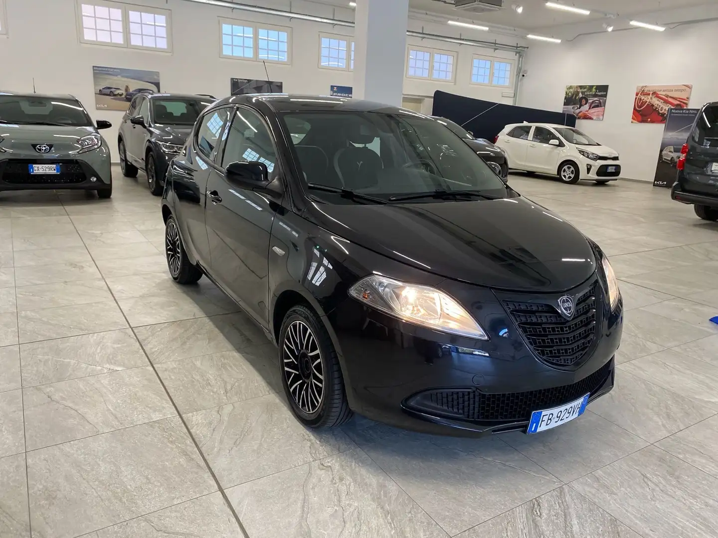 Lancia Ypsilon 1.2 8v Silver s&s 69cv E6 - 2