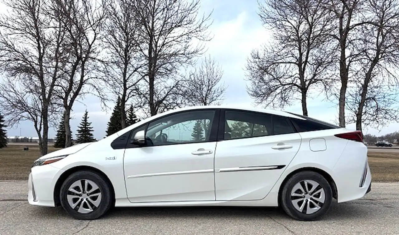 Toyota Prius Prime снимка Toyota Prius Prime