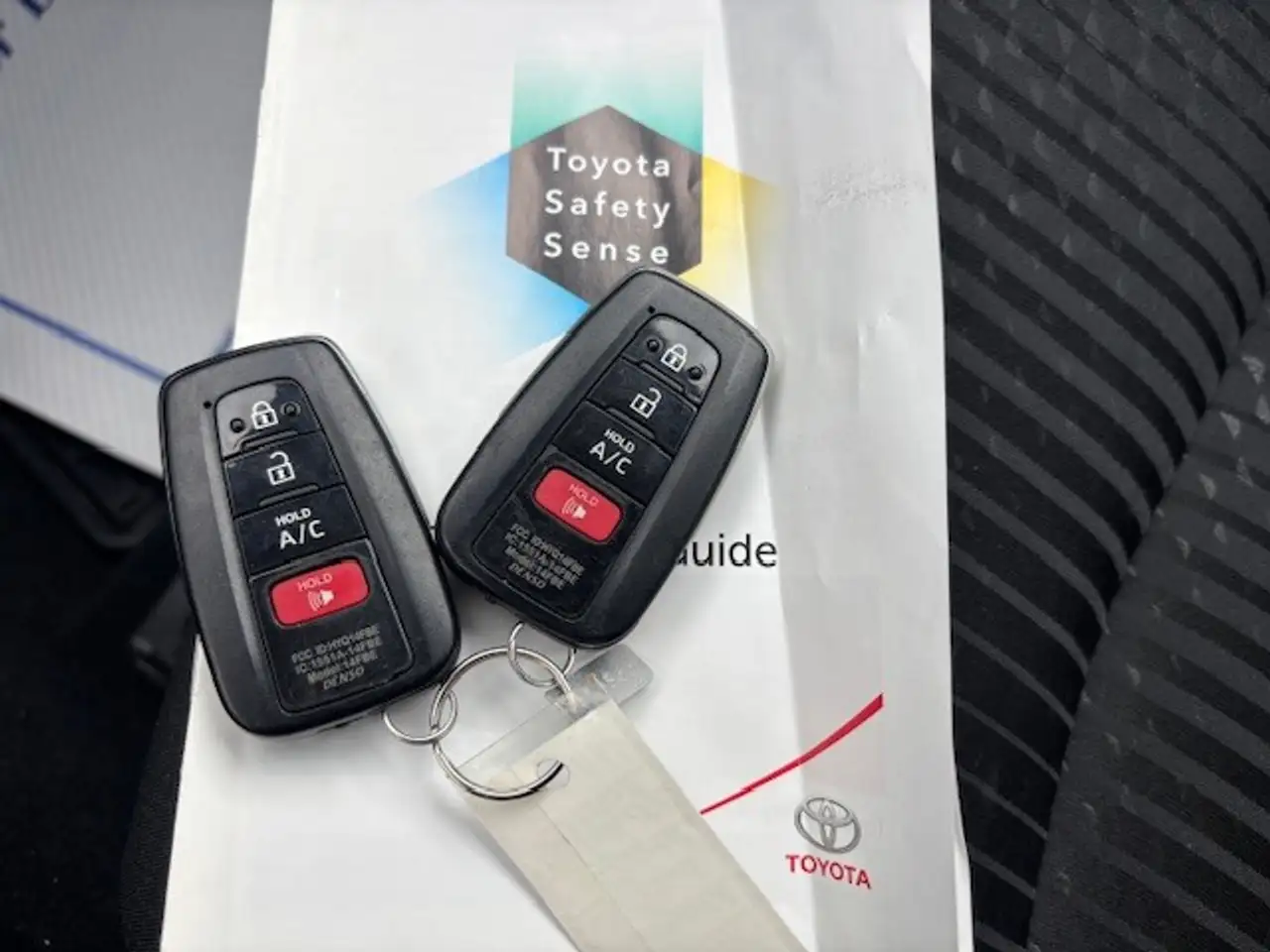 Toyota Prius Prime снимка Toyota Prius Prime