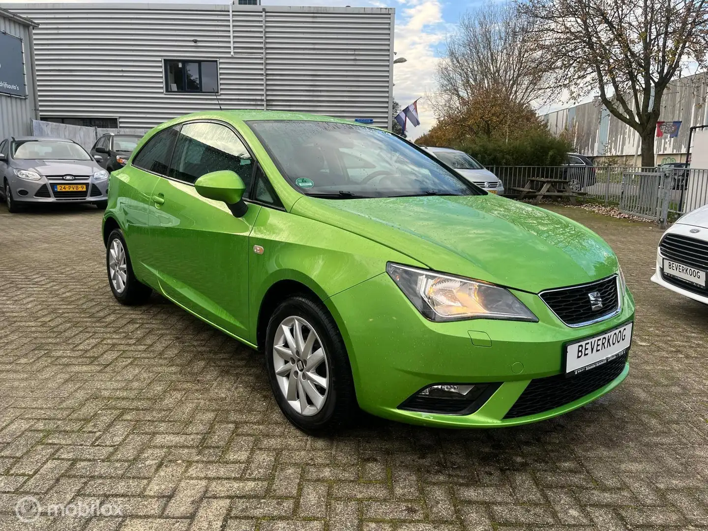 SEAT Ibiza 1.2 Summer Edition 6/12 m garantie Grün - 2