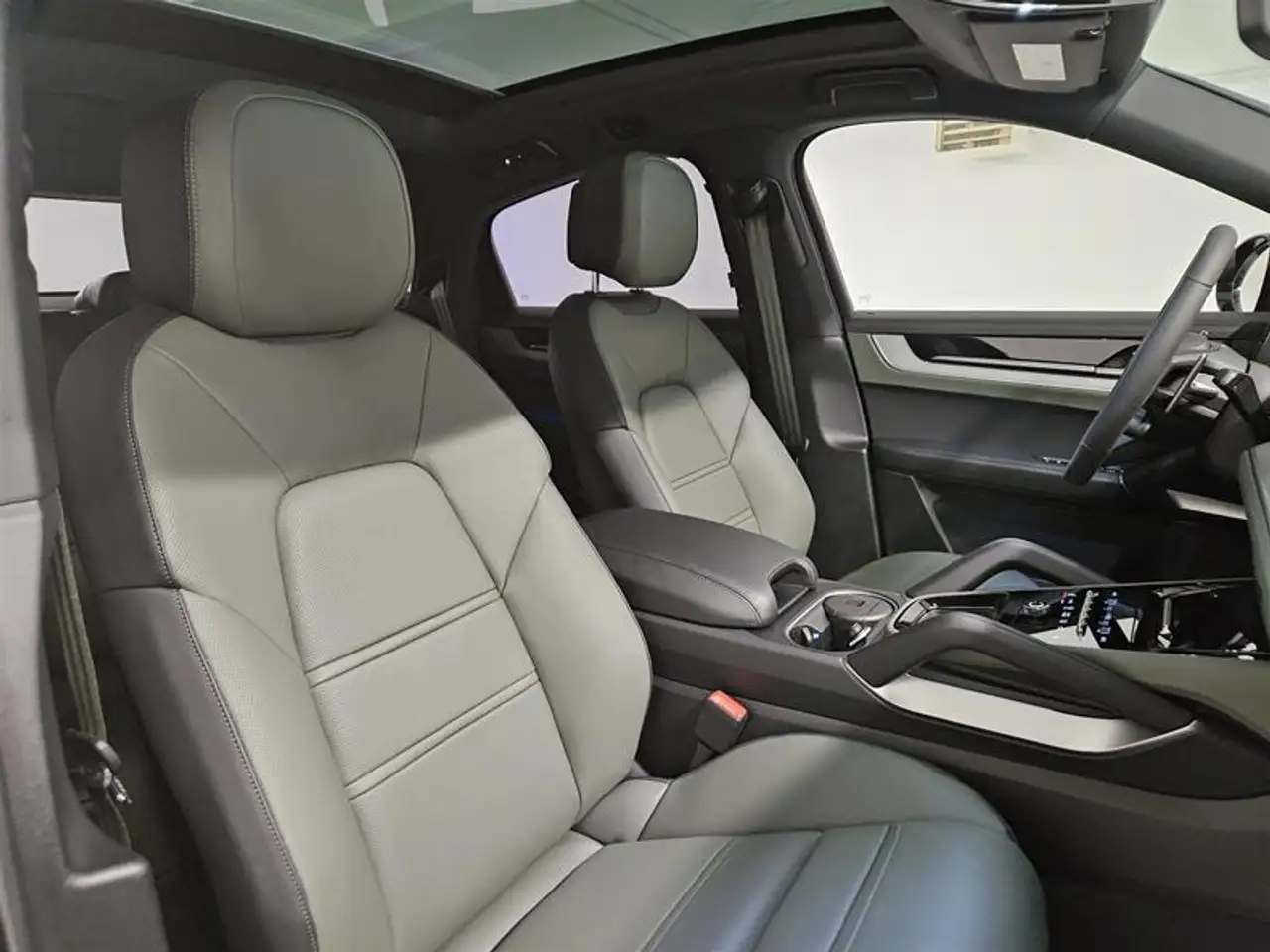 Porsche Cayenne снимка Porsche Cayenne