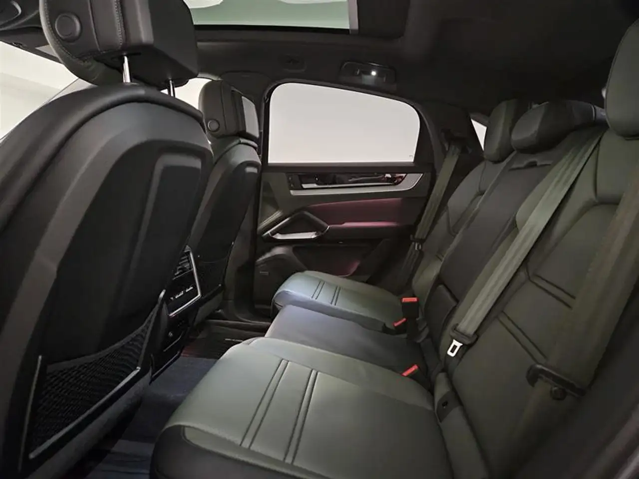Porsche Cayenne снимка Porsche Cayenne