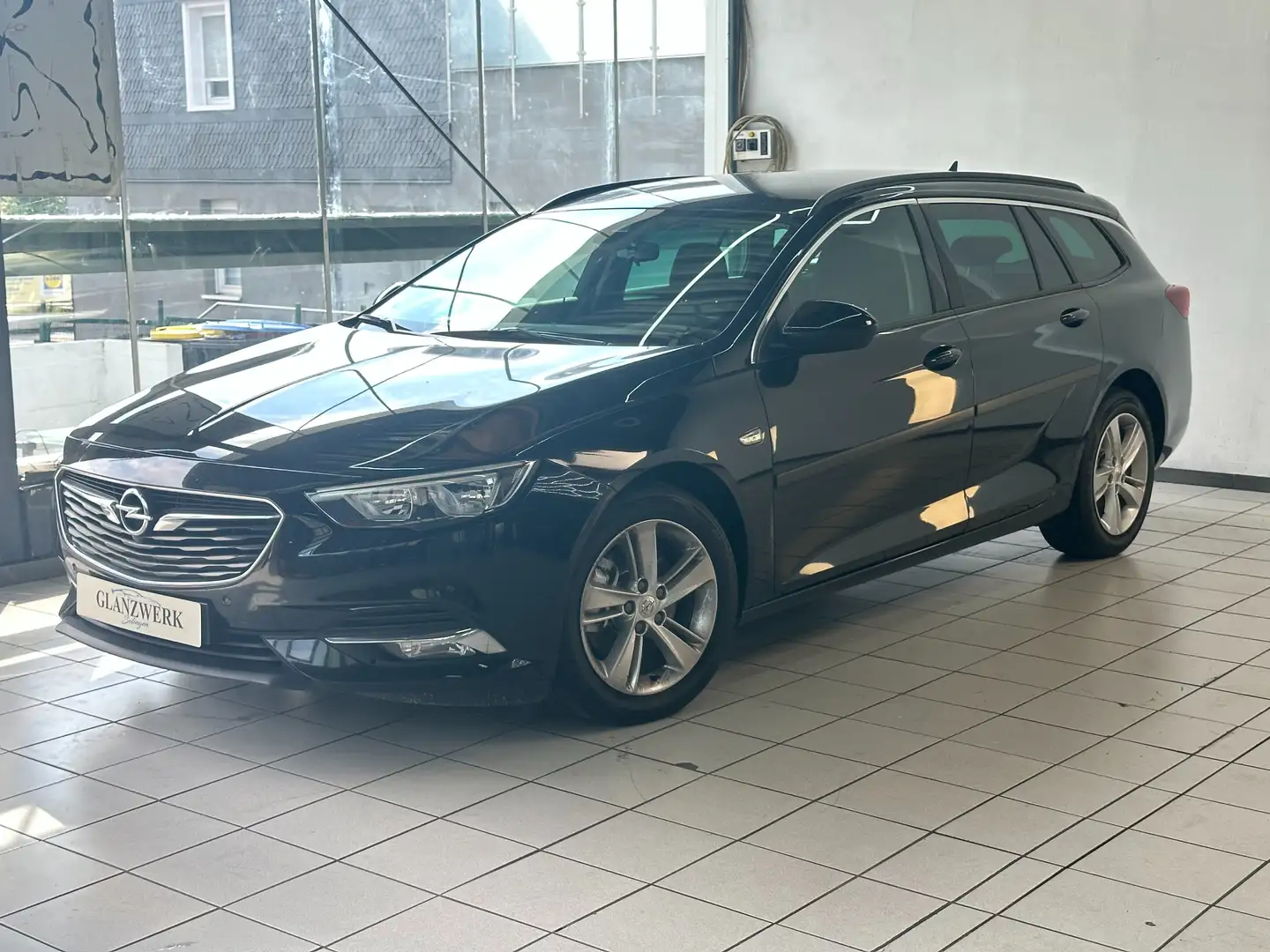 Opel Insignia Sports Tourer 2.0 CDTI Edition *Navi*PDC*TÜV Schwarz - 1