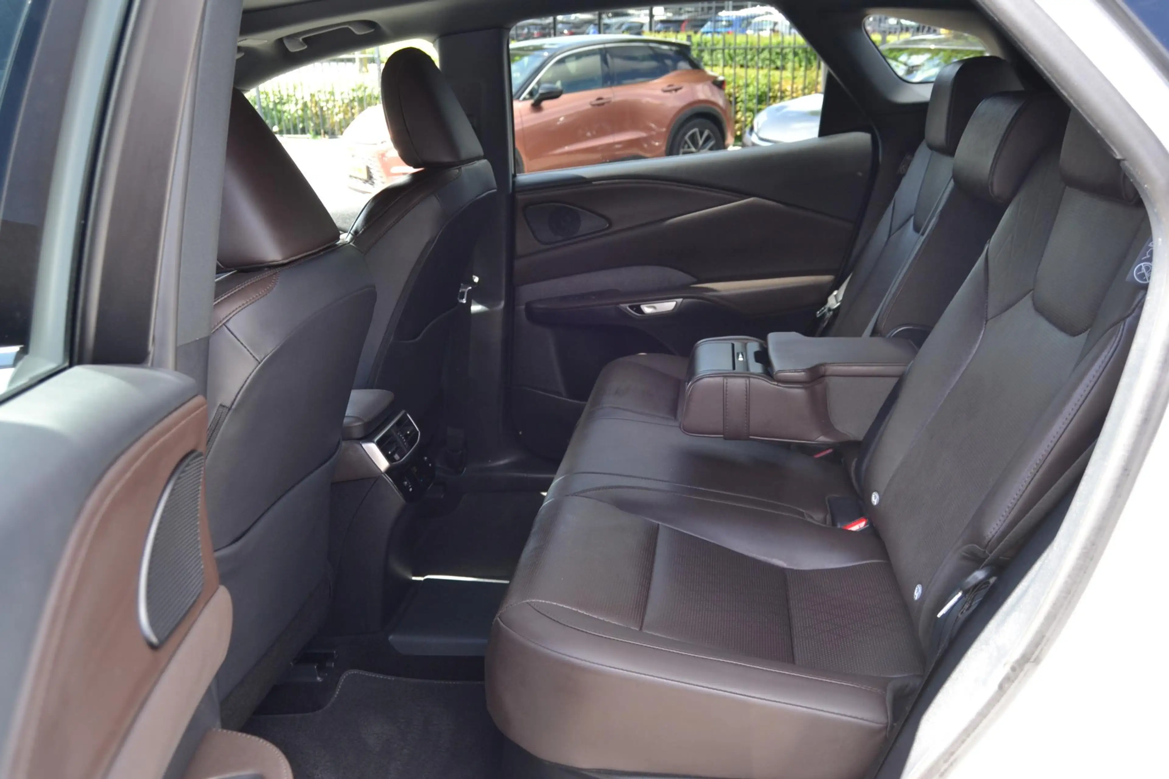 Lexus RX 450h 450h+ Plug-in Hybrid F Sport Design STOELVENT SAFE — photo 32
