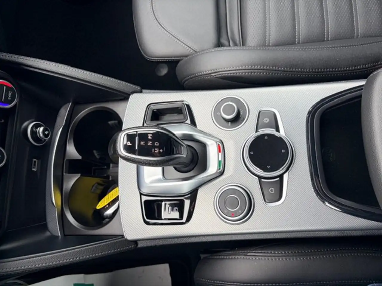 Alfa Romeo Stelvio 2024 — фото 14