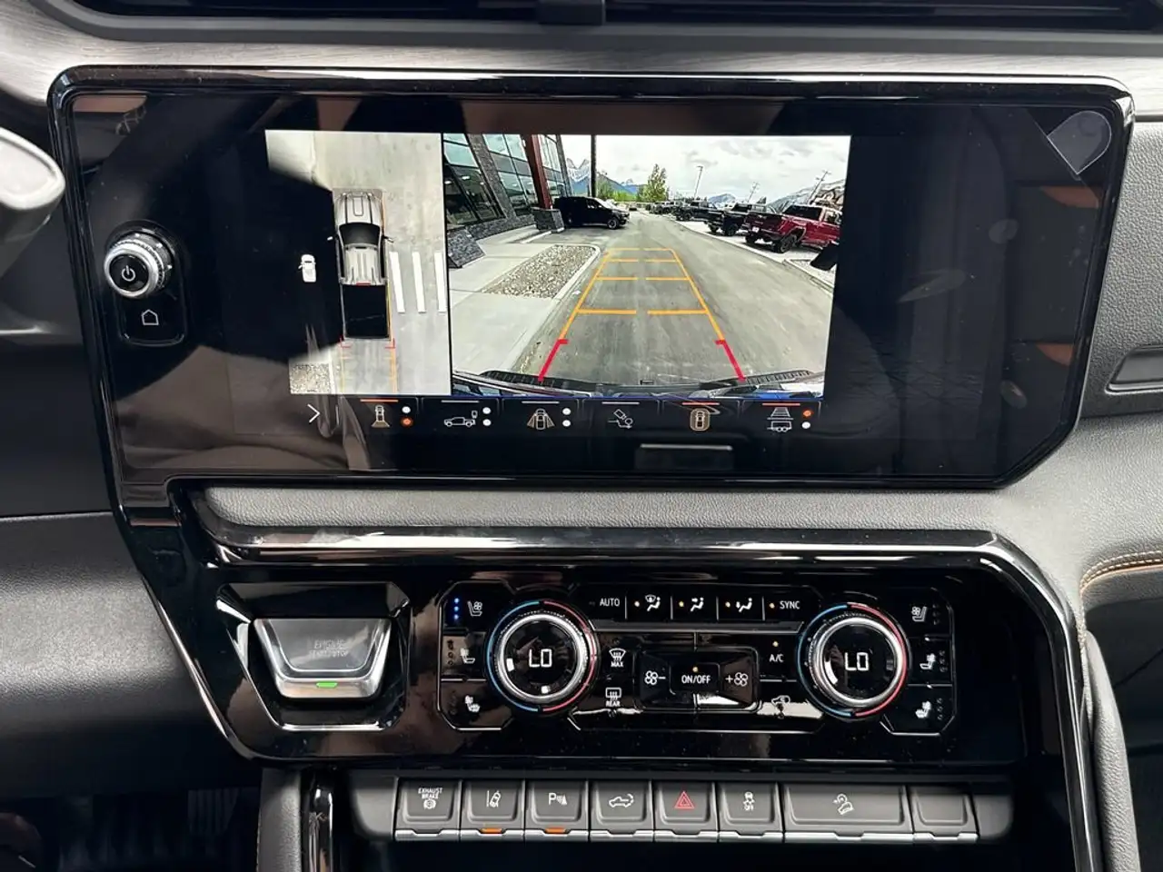 GMC Sierra 3500HD снимка GMC Sierra 3500HD