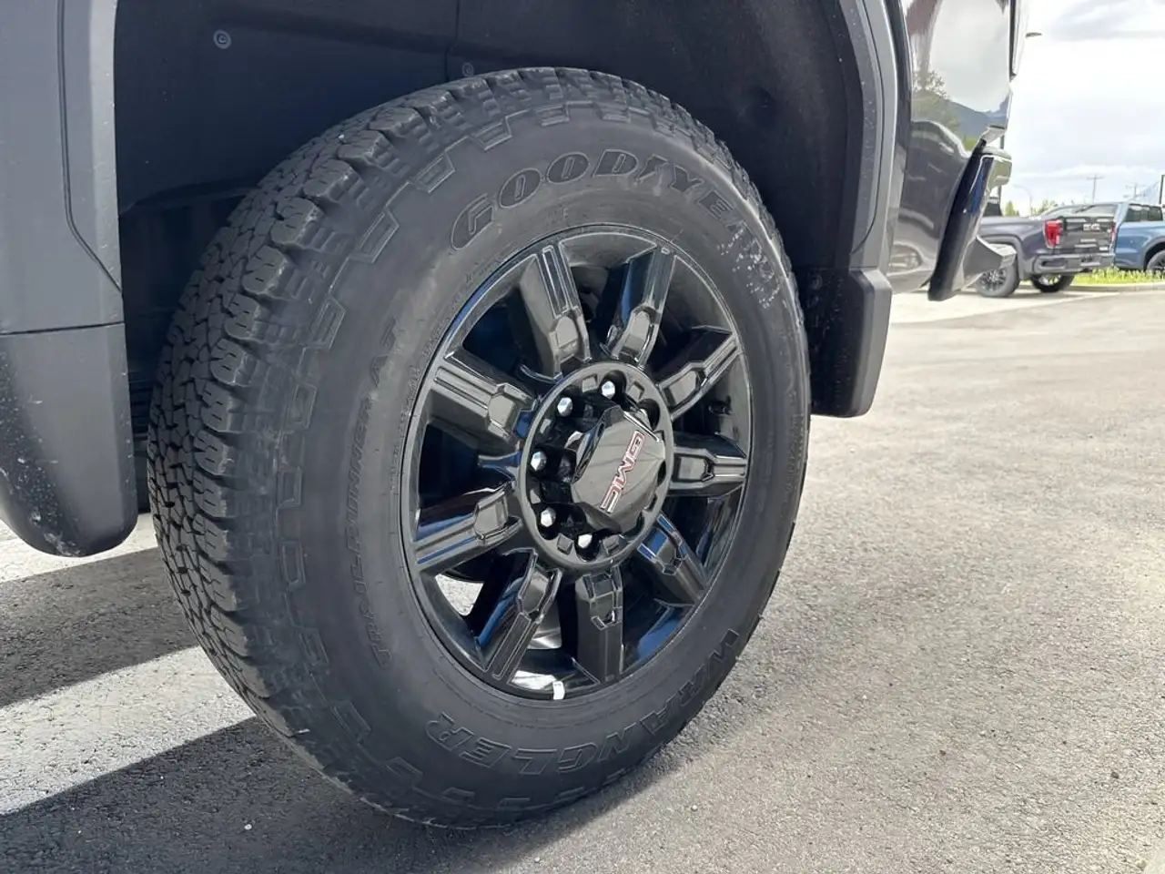 GMC Sierra 3500HD снимка GMC Sierra 3500HD