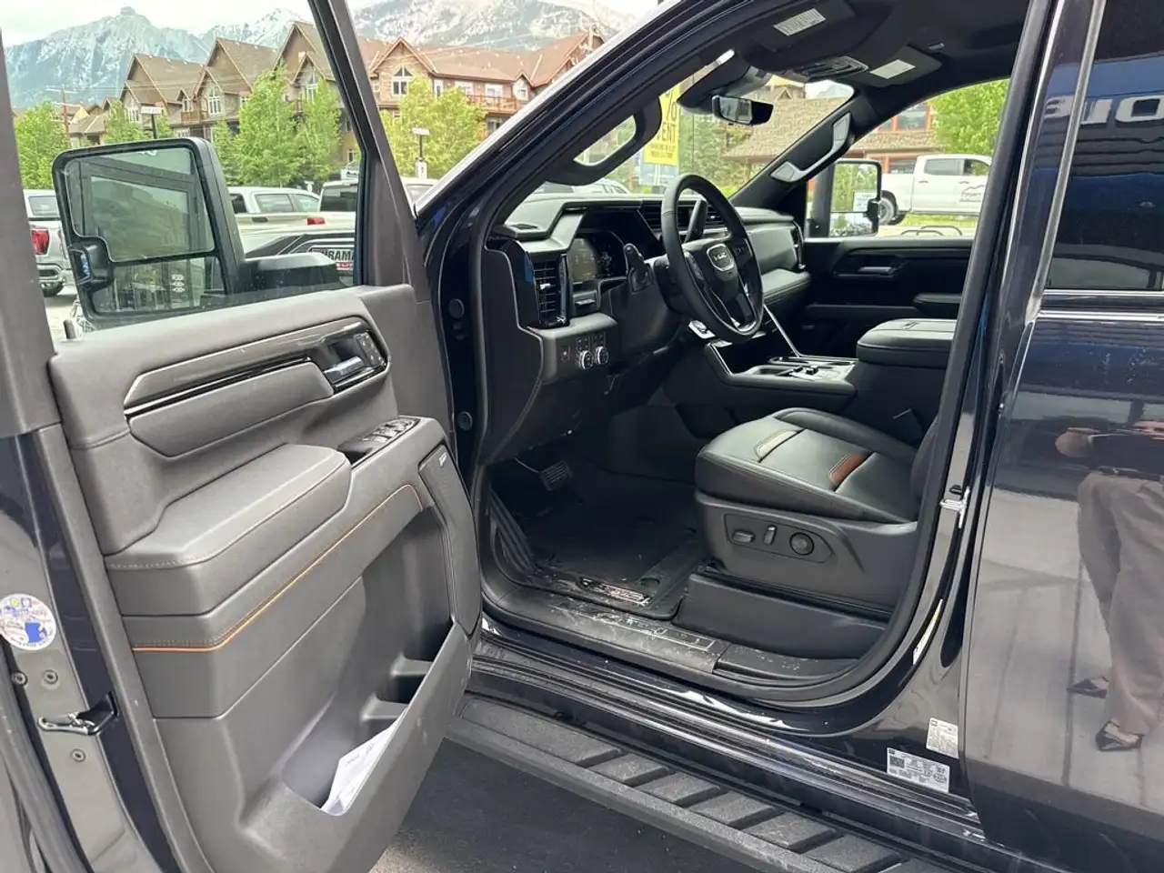 GMC Sierra 3500HD снимка GMC Sierra 3500HD