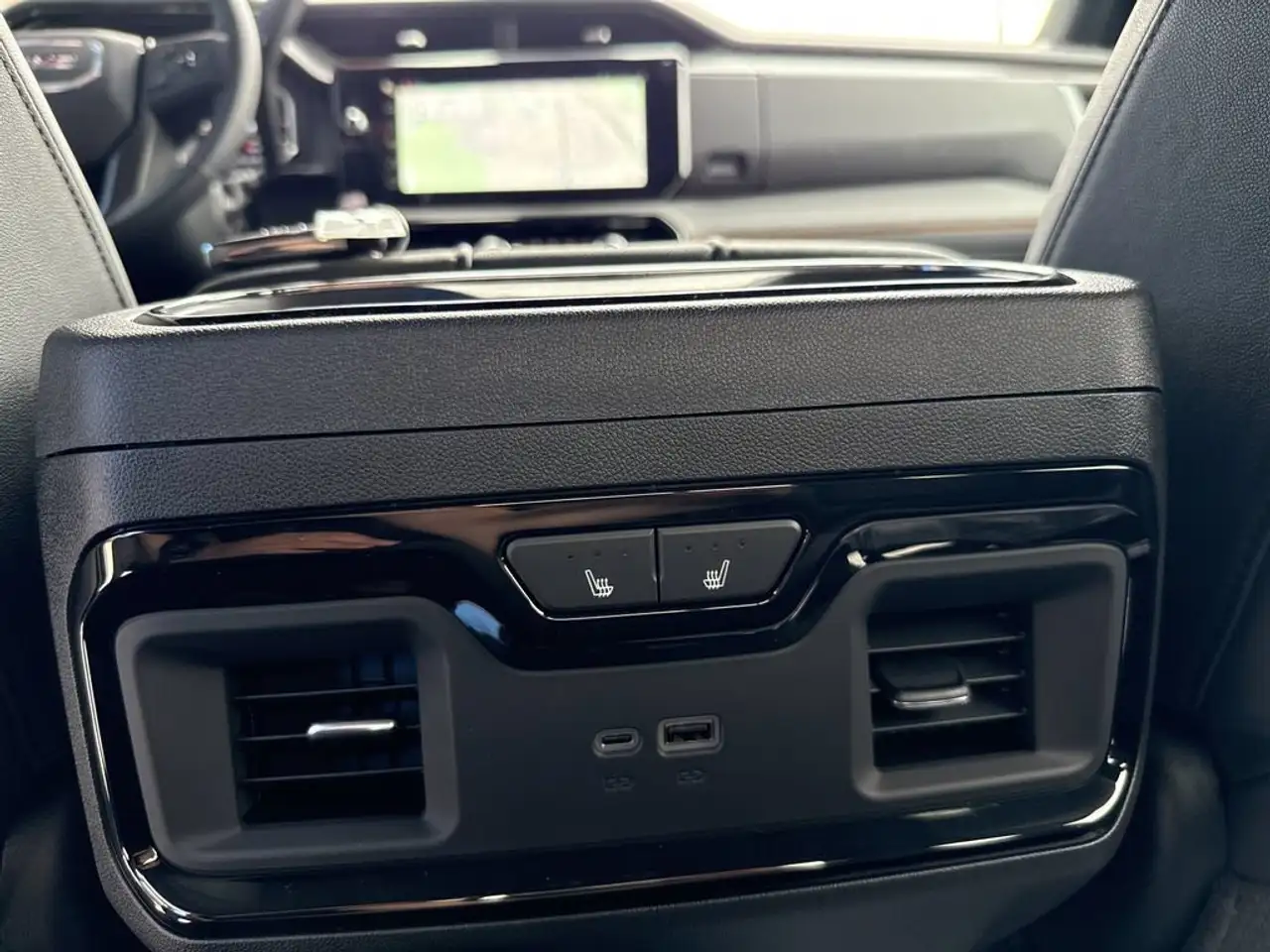 GMC Sierra 3500HD снимка GMC Sierra 3500HD