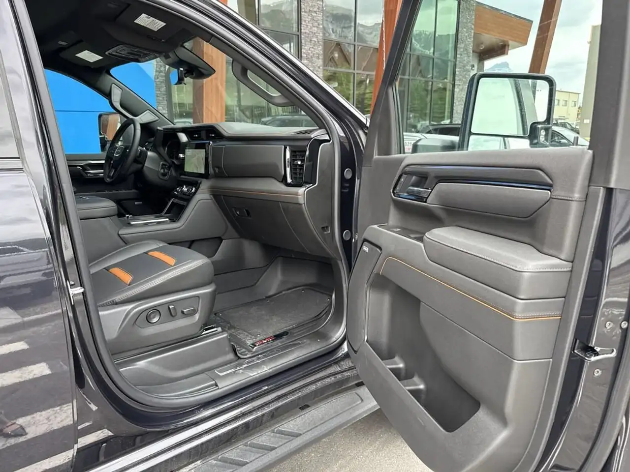 GMC Sierra 3500HD снимка GMC Sierra 3500HD