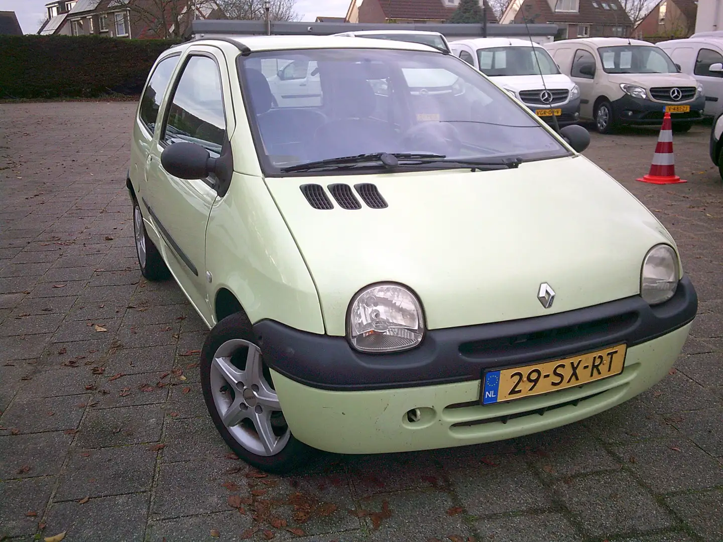 Renault Twingo 1.2 Emotion VOORZIEN VAN AIRCO!!! ( INRUIL KOOPJE Groen - 1