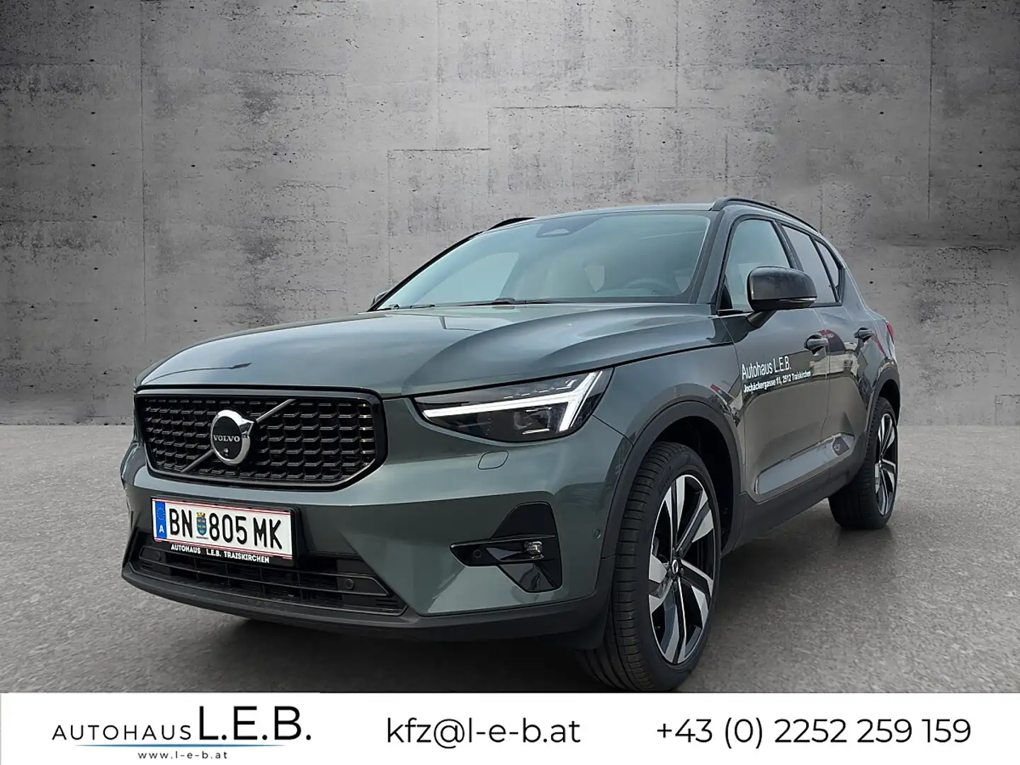 Volvo XC40 B3 Ultra Dark Aut. Grün - 1