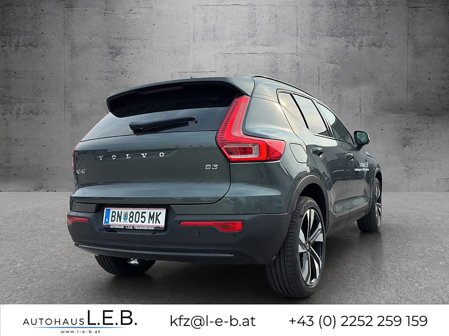 Volvo XC40 B3 Ultra Dark Aut. Grün - 2