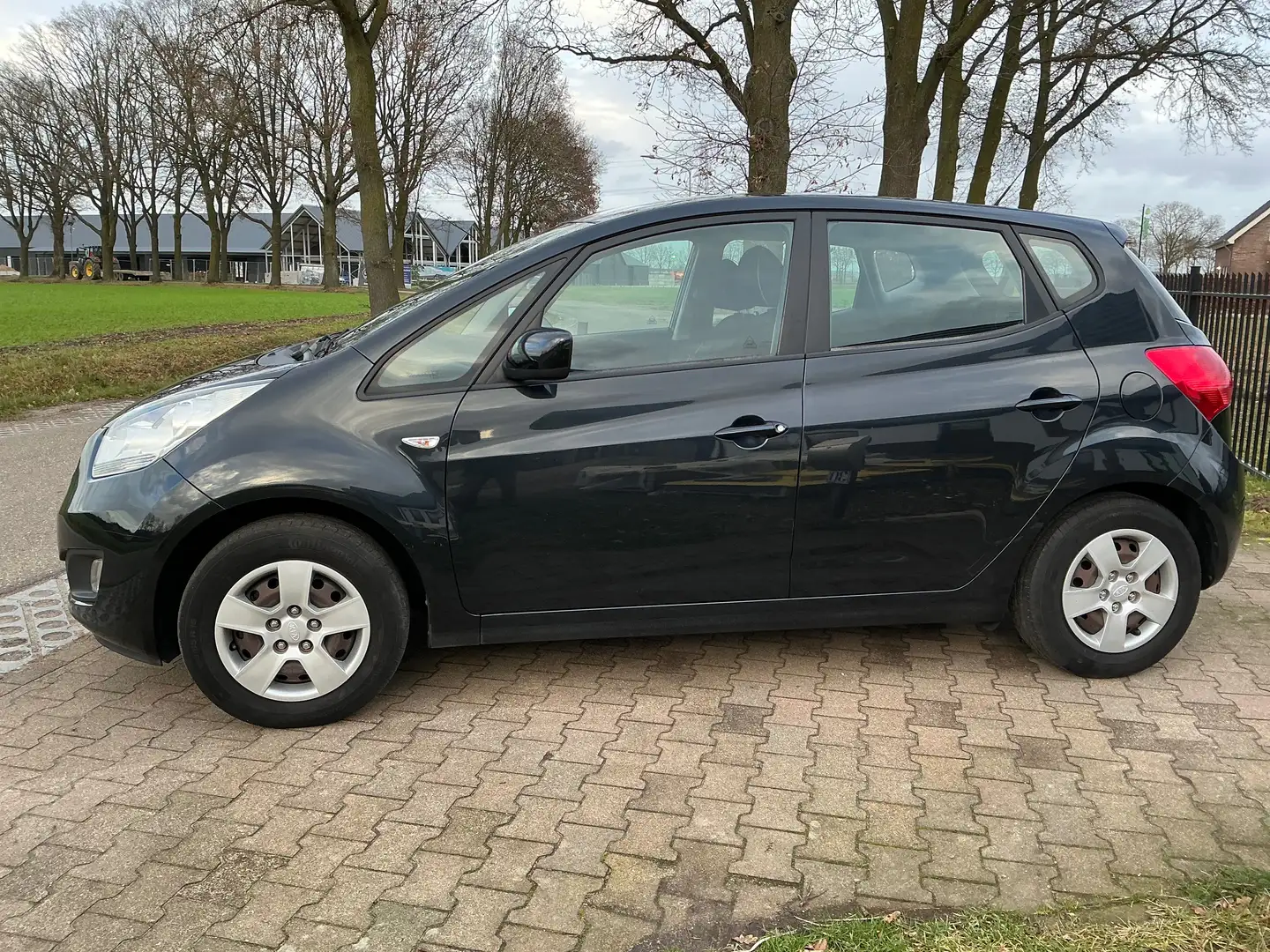 Kia Venga 1.4 CVVT X-tra Trekhaak l NL-auto l Historie l PDC Zwart - 2