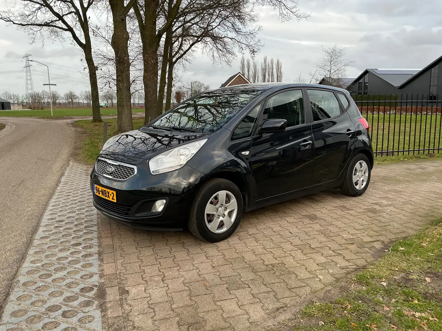 Kia Venga 1.4 CVVT X-tra Trekhaak l NL-auto l Historie l PDC Zwart - 1