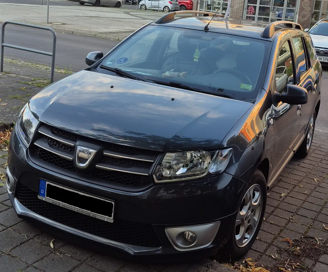Dacia Logan MCV TCe 90 S Automatik/Klima/Navi/TÜV neu/1Hand Gris - 1