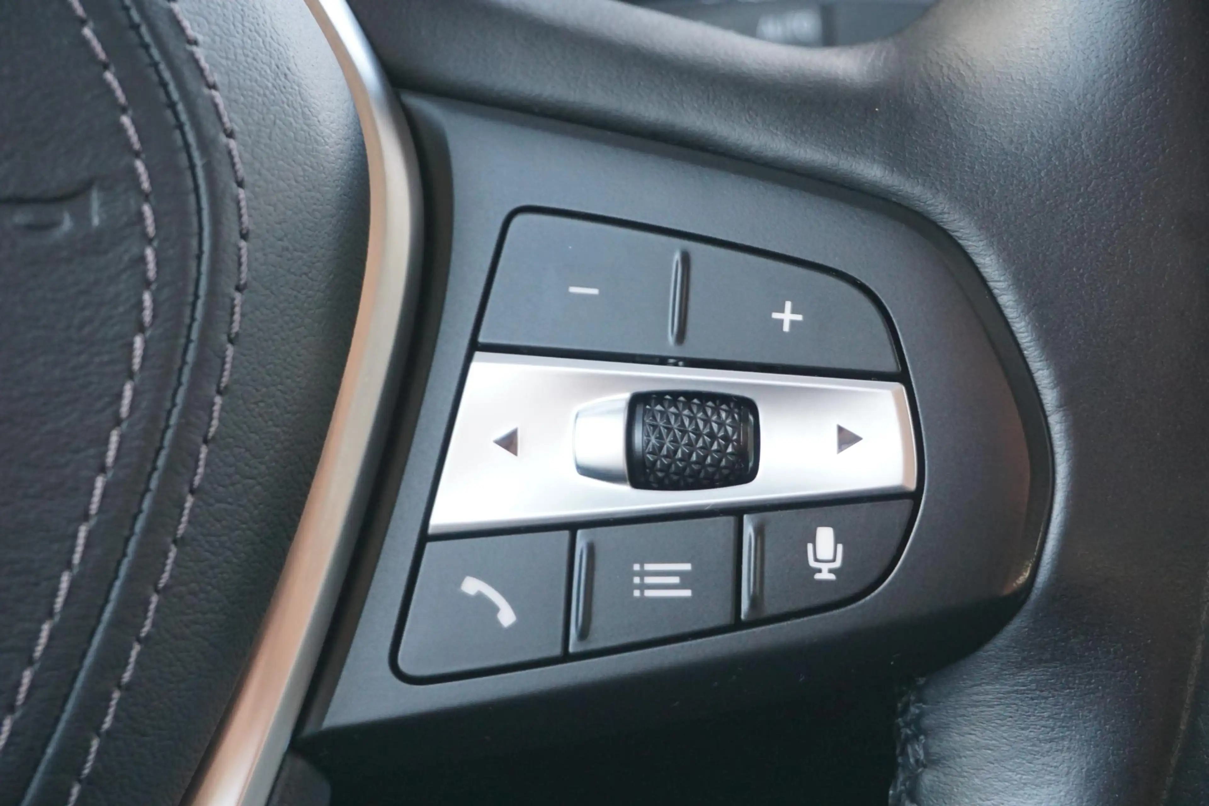 BMW X5 xDrive45e High Executive | 94% Soh | Pano | Trekha — photo 16