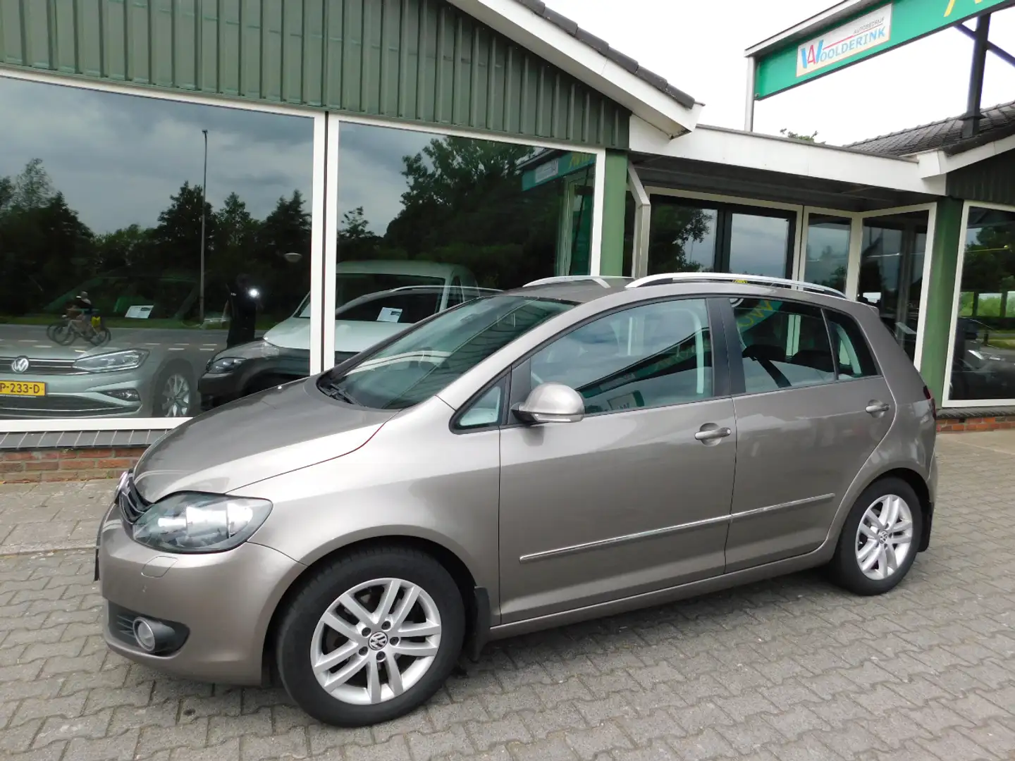 Volkswagen Golf Plus 1.4TSI 122PK HIGHLINE!! All-in Prijs! Trekhaak! Коричневий - 1