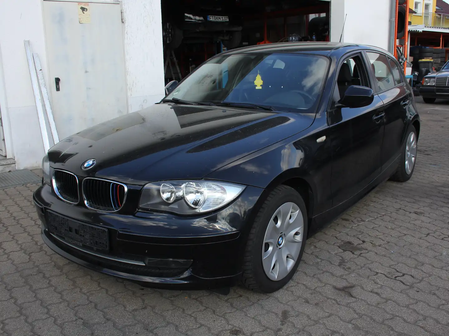 BMW 116 116i Motor macht Geräusche Schwarz - 1