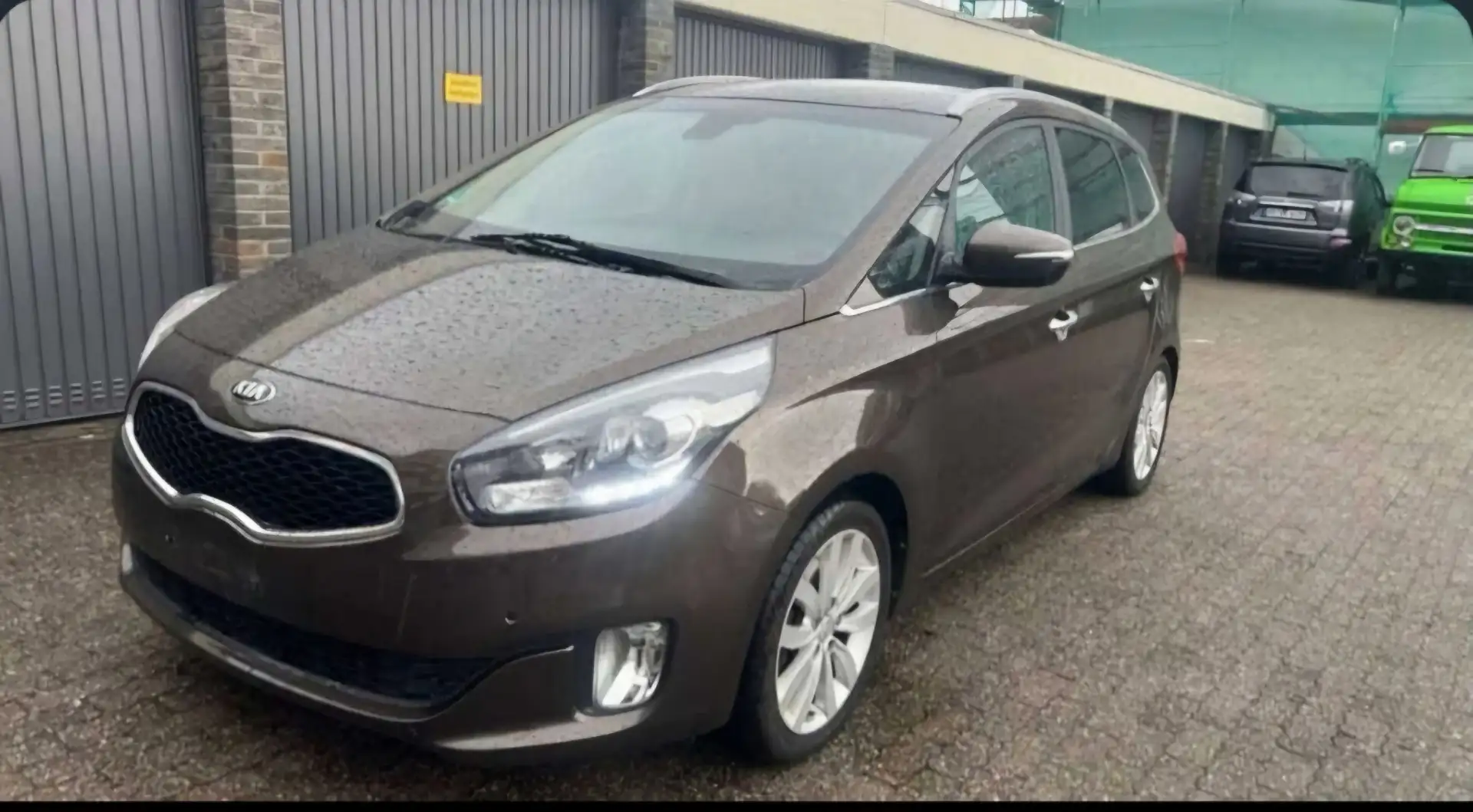 Kia Carens Dream Team Marrone - 1