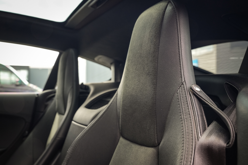 Jaguar F-Type 2.0T P300 R-Dynamic | LED | Panoramadak | Meridian — photo 31