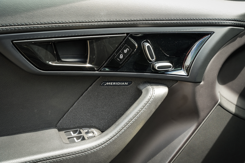Jaguar F-Type 2.0T P300 R-Dynamic | LED | Panoramadak | Meridian — photo 33