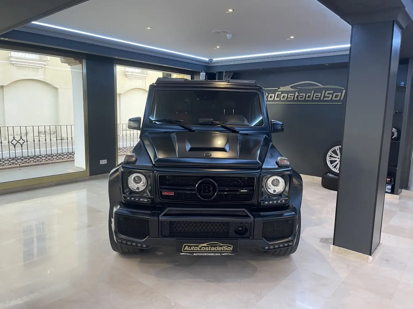 Mercedes-Benz G 63 AMG Largo Aut. Černá - 1