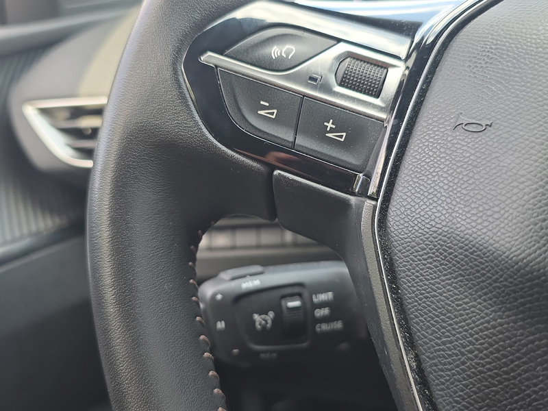 Peugeot 5008 1.2 PureTech 130 Allure Pack *Rückfahrkamera — photo 14
