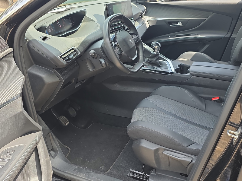 Peugeot 5008 1.2 PureTech 130 Allure Pack *Rückfahrkamera — photo 9